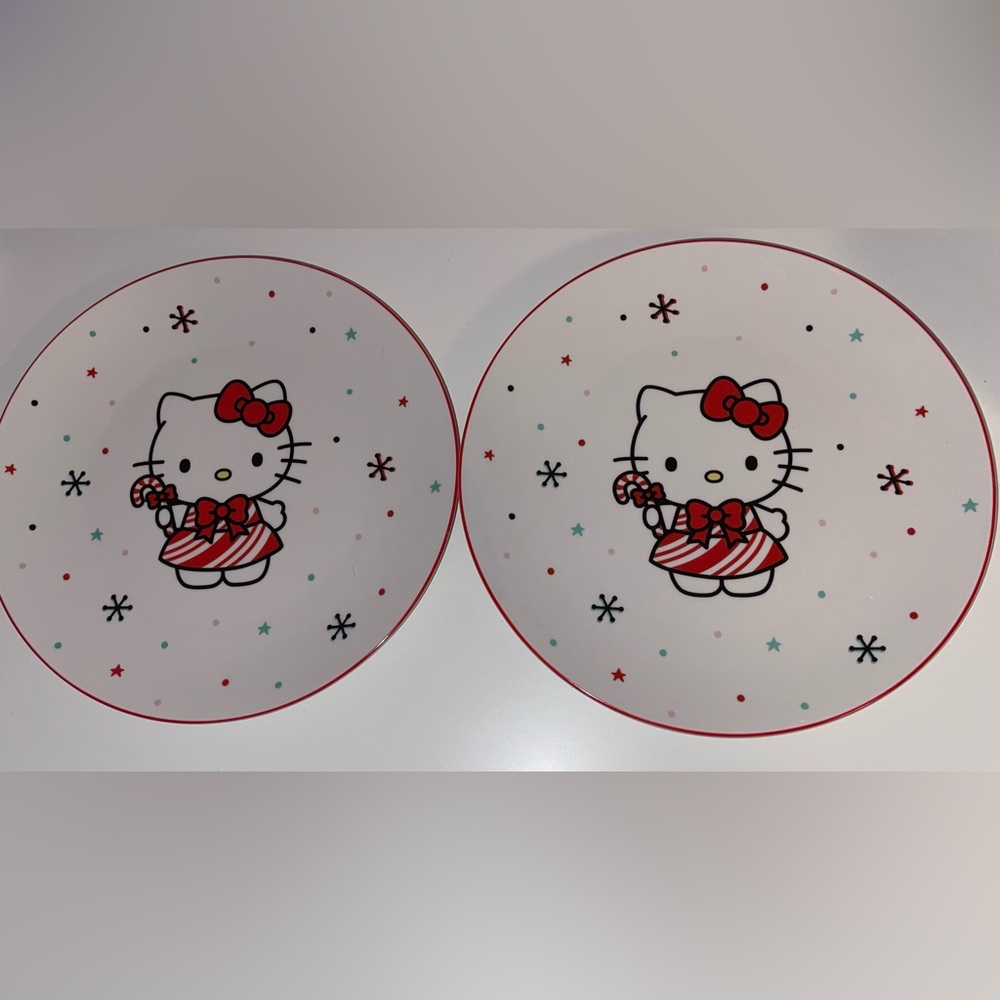 Hello Kitty Christmas Plates (Set of 2)